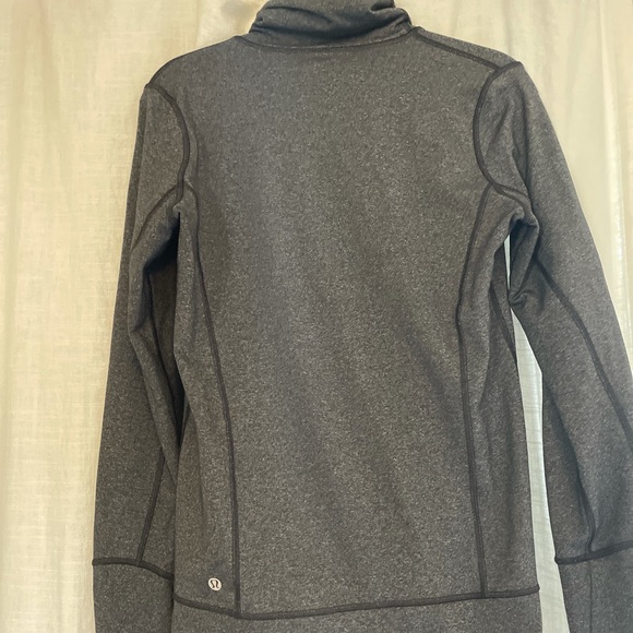 Lulu Lemon Jacket. S/M Brand New. Never worn - Picture 2 of 4